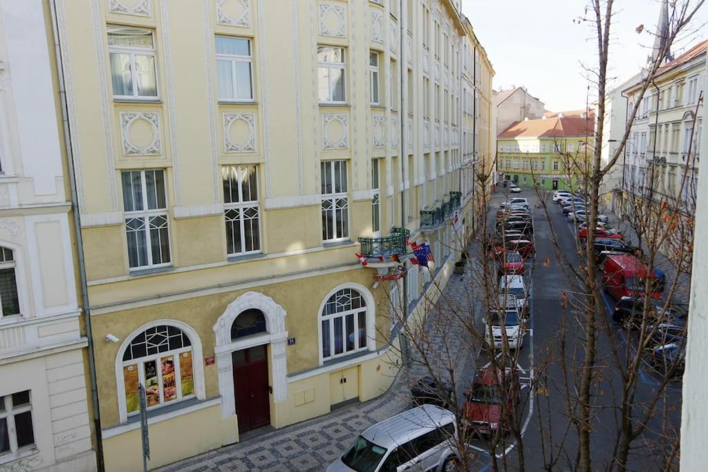 Big In The Center * Praga